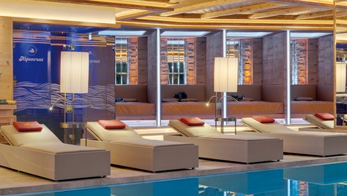 Liegen beim Kraftwerk Sportbecken